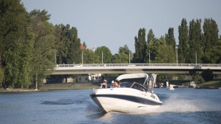 RedWater - motorboat renting