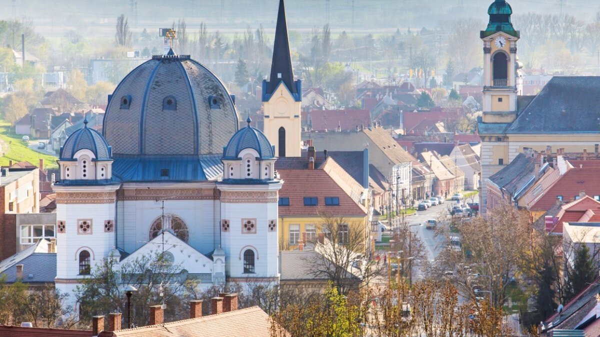 Történetek Újváros krónikájából